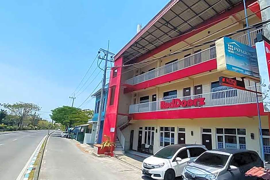 RedDoorz Syariah near T1 Juanda Airport 2