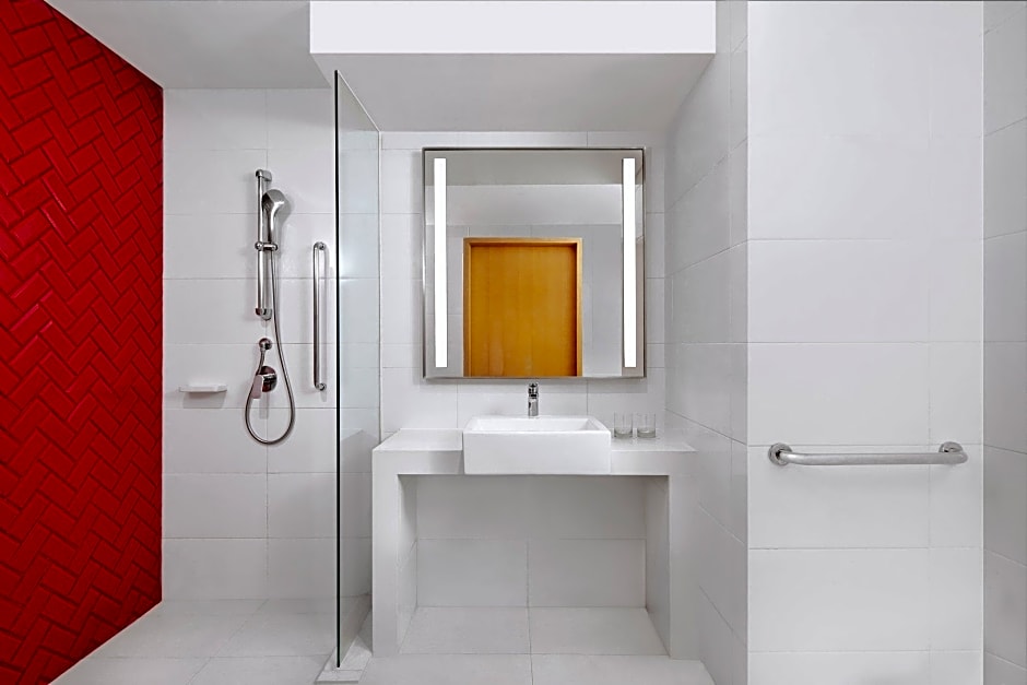 Four Points by Sheraton Surabaya, Tunjungan Plaza