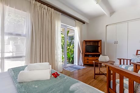 Deluxe Suite Queen Bed