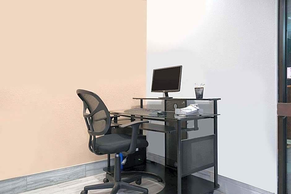 Super 8 by Wyndham Rochester Mayo Clinic Area