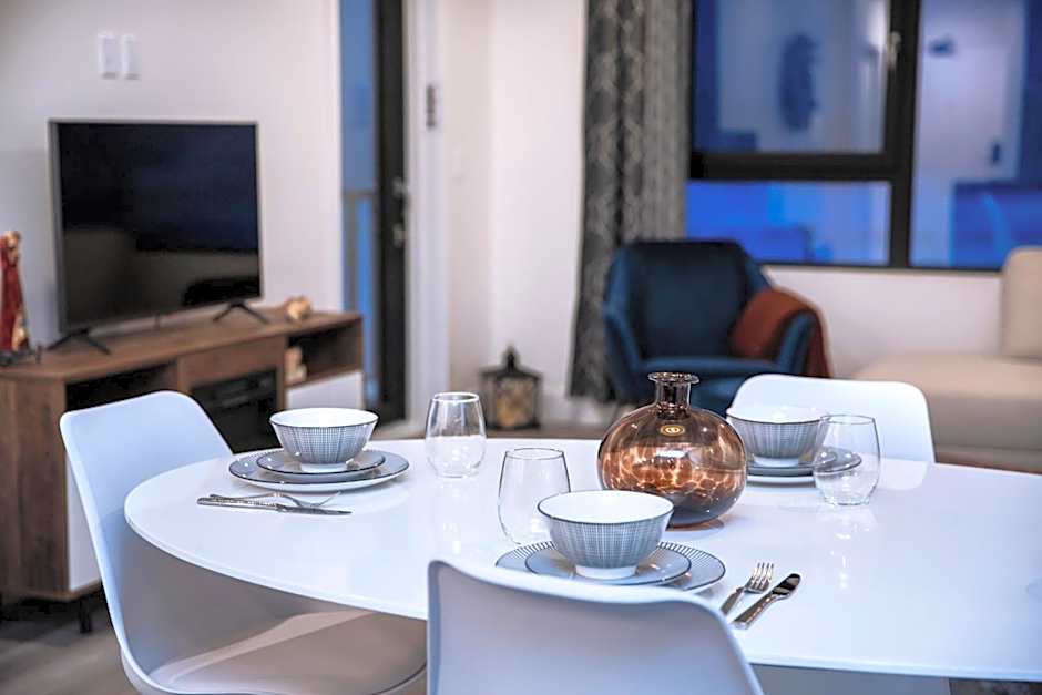 Revelstoke Marvel - Two Bedroom with Hot Tub