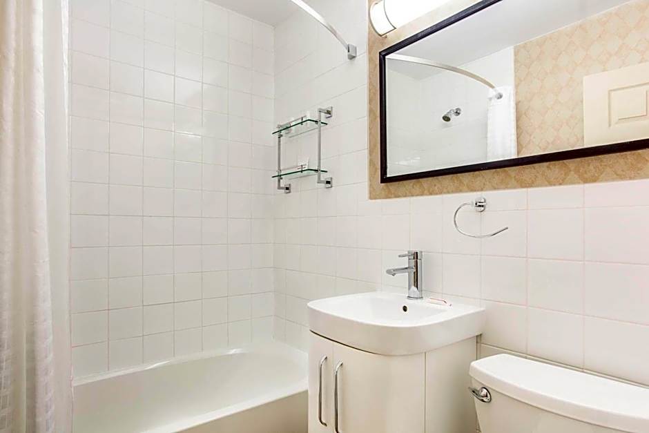 Howard Johnson by Wyndham Kingston