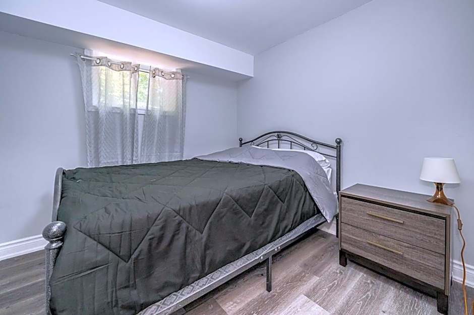 7-bed W Starlink , V-ball Near Beach!