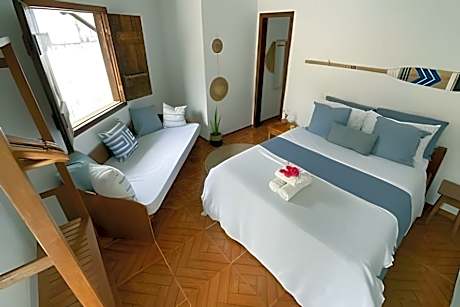 Quadruple Room with Private Bathroom
