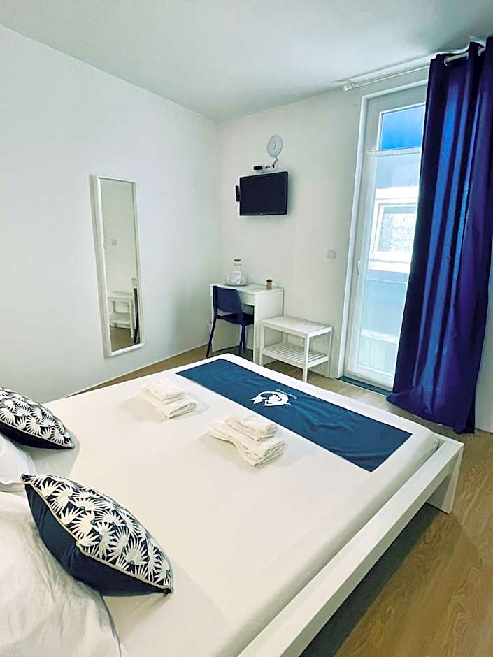 Partenope Hostel and Suites