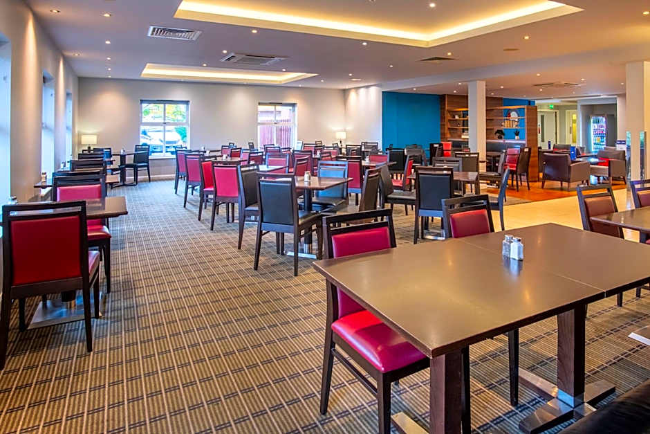 Holiday Inn Express Birmingham Oldbury By IHG