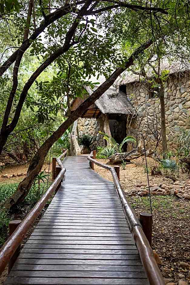 Kuname Safari Lodge