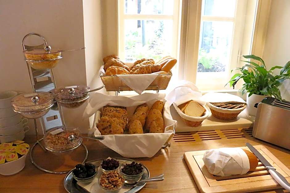 Hotel At the Green Grape