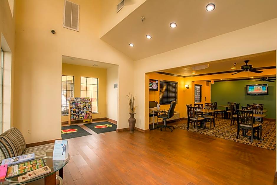 Super 8 by Wyndham Oklahoma Airport Fairgrounds West