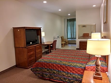 Deluxe King Suite