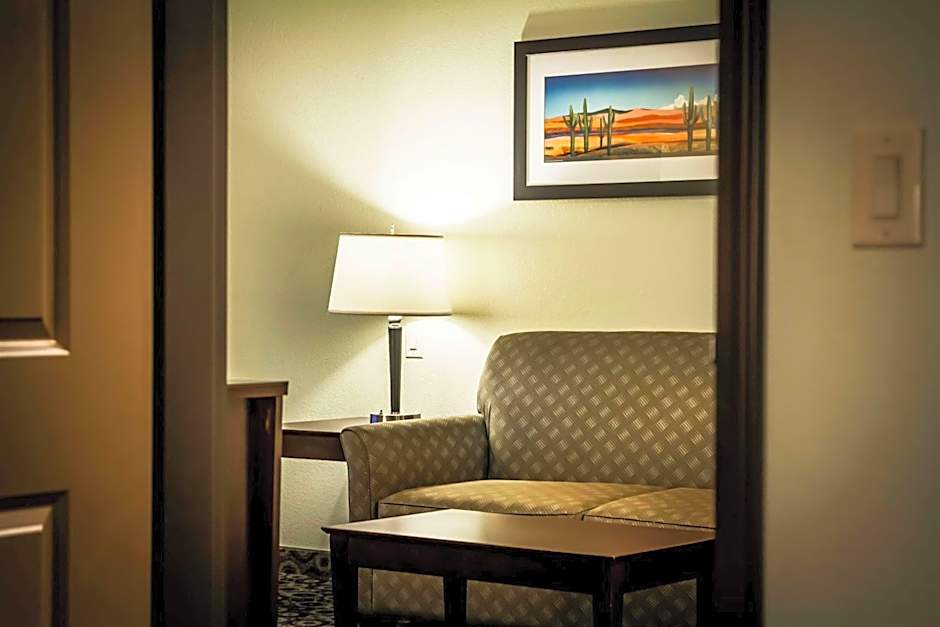 La Quinta Inn & Suites by Wyndham Las Vegas Airport South