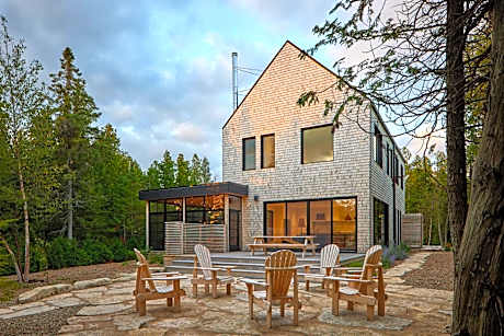 Modern North Bruce Waterfront Lion's Head