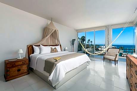 Deluxe Suite with Sea View