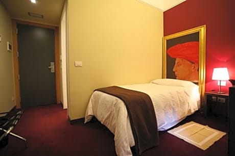 Single Room (1 Twin Bed)