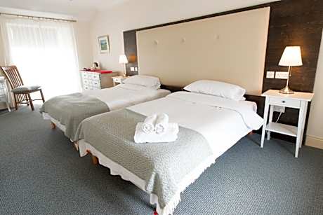 Twin Room with Private Bathroom