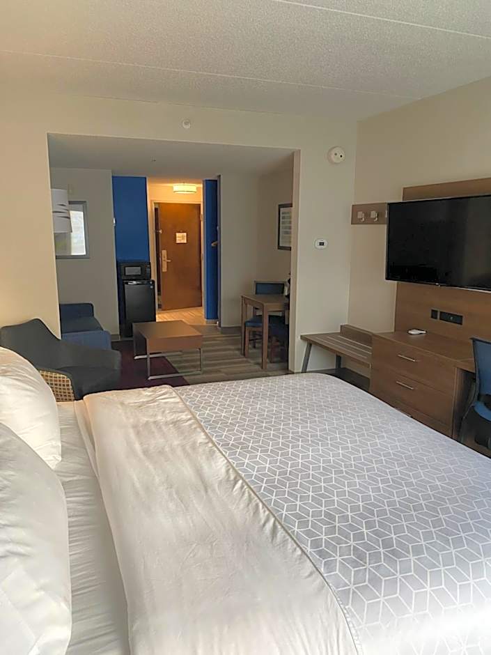 Holiday Inn Express Hotel & Suites Warrenton By IHG
