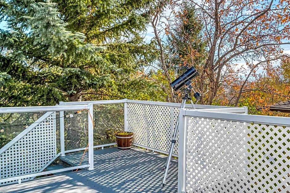 Boho Retreat w/King Bed on Bow River Pathway