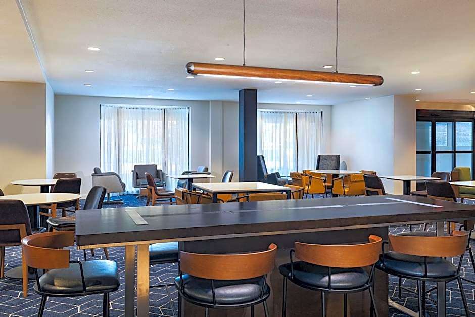 Courtyard by Marriott Dallas Plano in Legacy Park