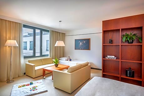 The Level Family Junior Suite with Executive Lounge Access