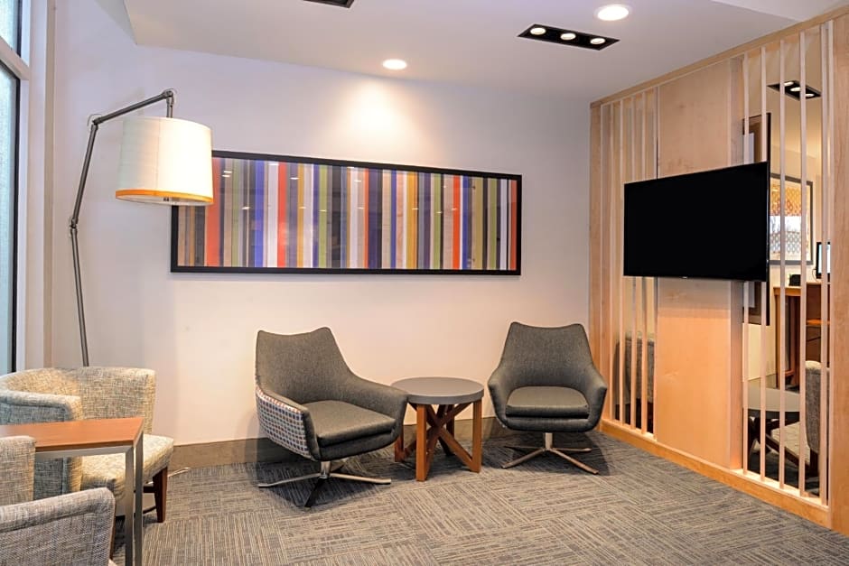 Holiday Inn Express & Suites St. Petersburg - Seminole Area By IHG