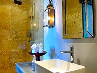 Room & Vespa Suite 1