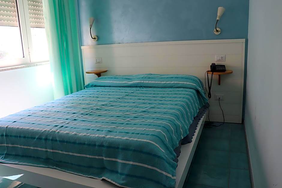 Photo 1 of 4 of Single Room