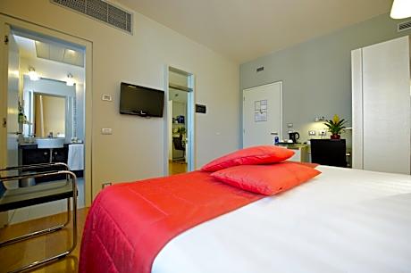 Classic Double Room with King Bed