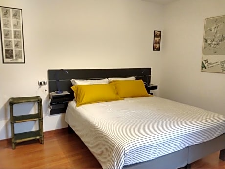 Double or Twin Room with Private Bathroom