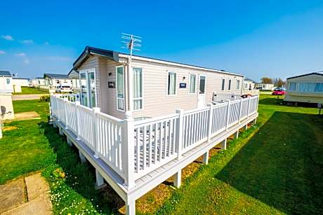 MP639 - Camber Sands Holiday Park - 3 Bedroom - Sleeps 8 - Large gated decking - Close to facilities