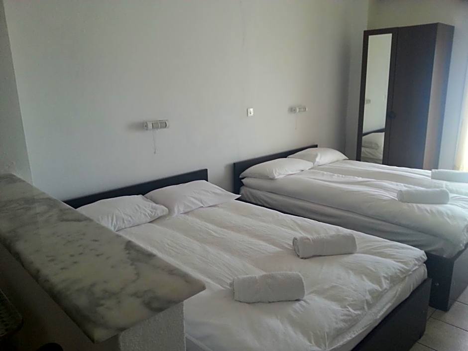 Alexandros Hotel