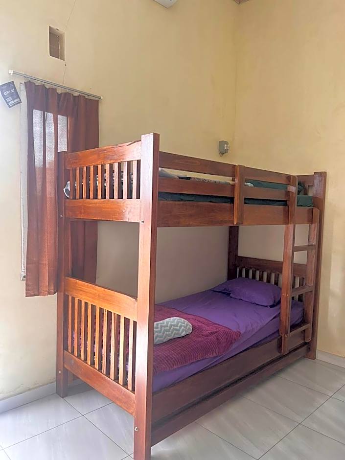 Bunk Bed in Male Dormitory Room — 4 fotoğraftan 1. fotoğraf