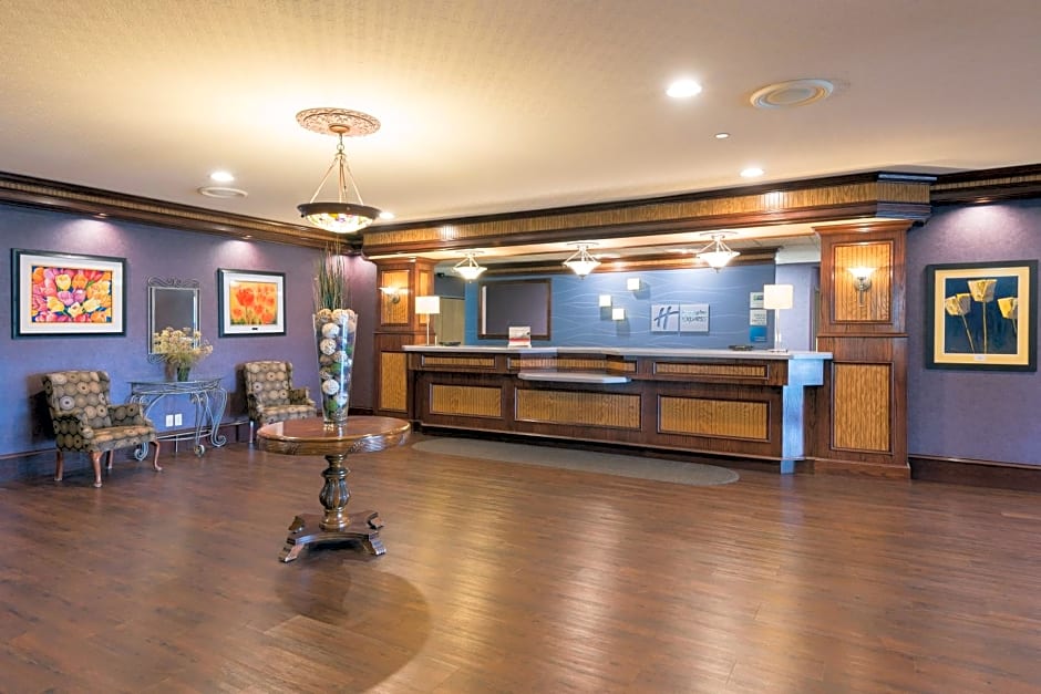 Holiday Inn Express Holland, an IHG Hotel
