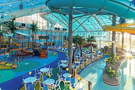 Two Queen Balcony Suite, Studio Suite, 2 Queen, Watiki Waterpark view, Poolside view, Balcony