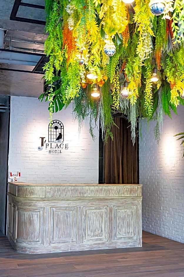 J Place Hotel