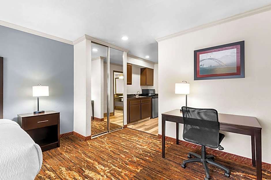Best Western Plus Parkway Inn