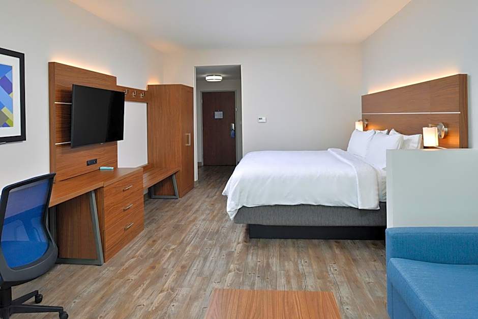 Photo 1 of 7 of Standard 1 King Bed with Sofabed