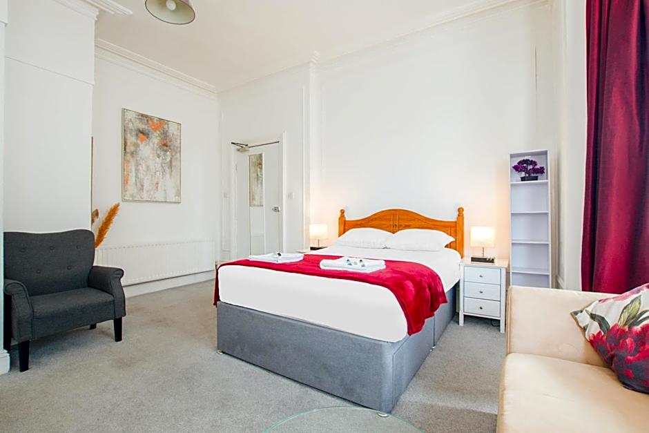 OYO The Lodge Bournemouth