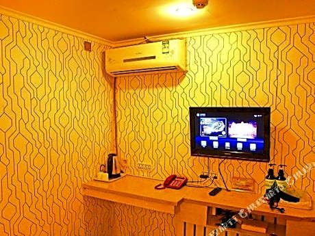 Yining V8 Business Hotel (Teachers University)