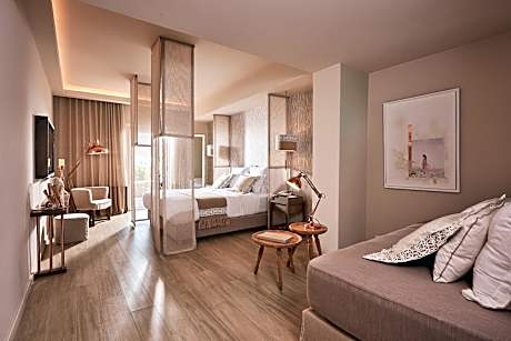 Executive Suite with Private Hot Tub