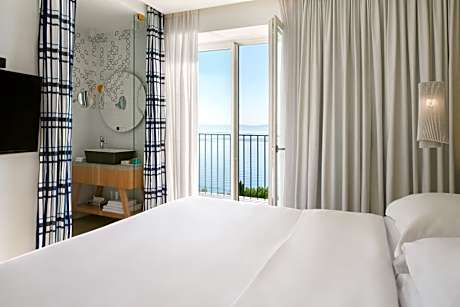 Standard Double Room with Balcony and Sea View