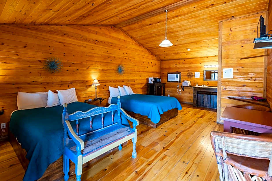 The Historic Leakey Inn
