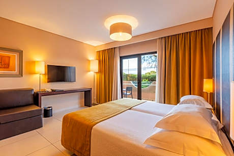 Twin Room with Extra Bed (2 Adults + 1 Child)