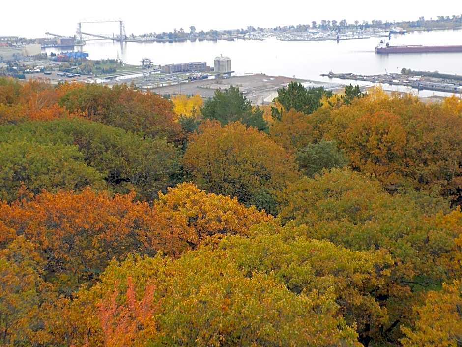 Fairfield Inn & Suites by Marriott Duluth Waterfront