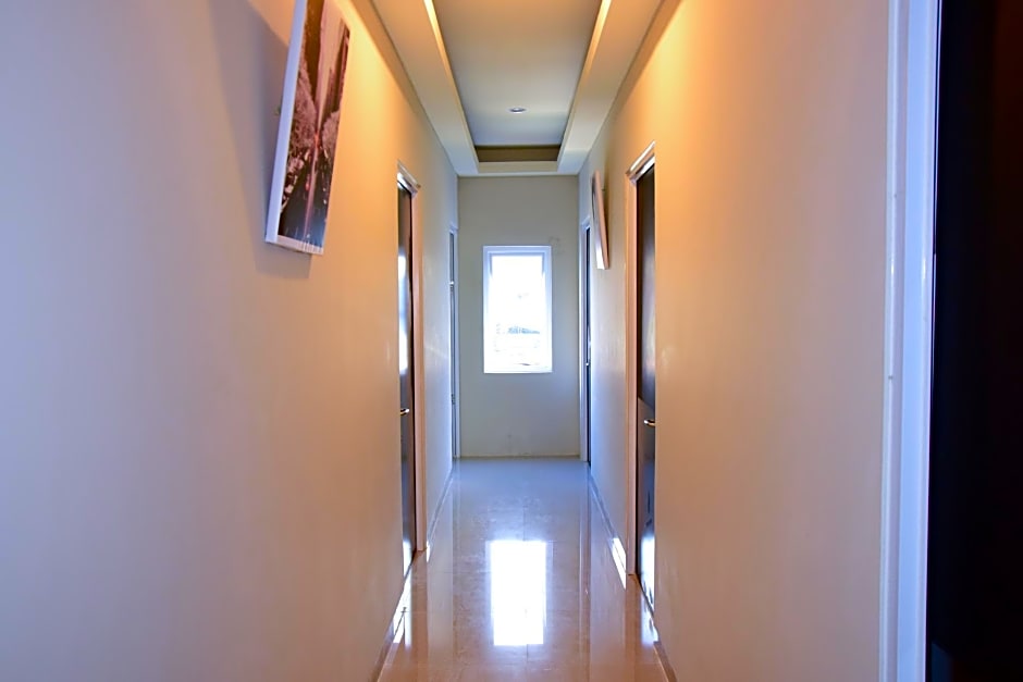 RedDoorz near Mangga Dua Square