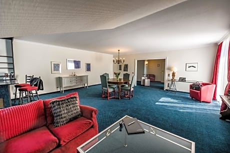 Family Room with Double Bed and Bunk Bed - Lake View