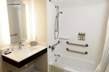 Twin Room - Mobility Access with Bath Tub