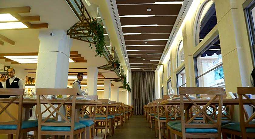 Golden Tulip Serenada Hamra Hotel