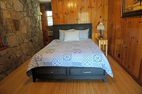 Superior Queen Room - One Queen Bed