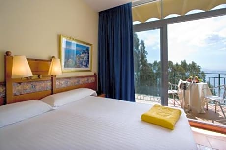 Double or Twin Room with Sea View