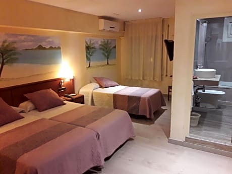 Triple Room with parking included